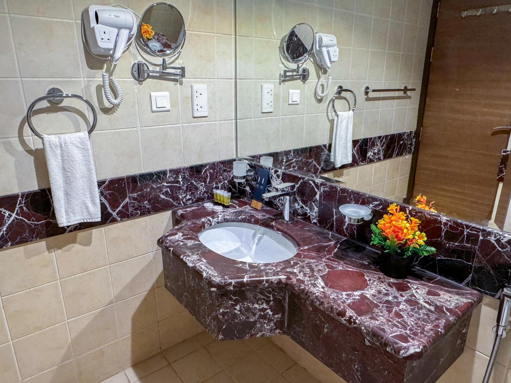 Rabwat Al Safwah Golden Hotel Medina Buitenkant foto